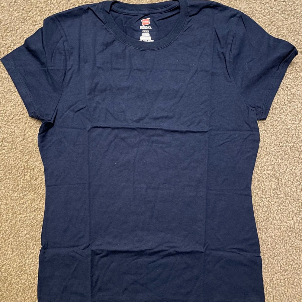 New Hanes Women’s Nano T. Size Medium. Navy Blue.